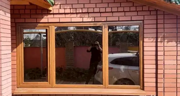 Тонированное пластиковое окно фото